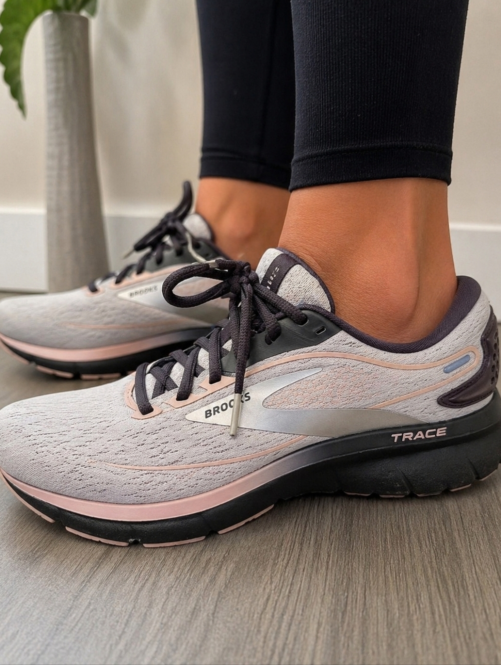 Brooks Trace Women’s Running Shoes Size 9.5 B Gray Black Athletic Sneakers EU 41